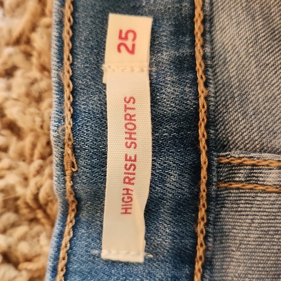 Levis's lightweight distressed jean shorts womans size 25 - Picture 4 of 11